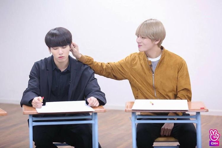 BtsCaxapok's tweet photo. Просто оставлю это тут...🙇🏻‍♀️ #TOMORROW_X_TOGETHER https://t.co/twj9QLCeAE