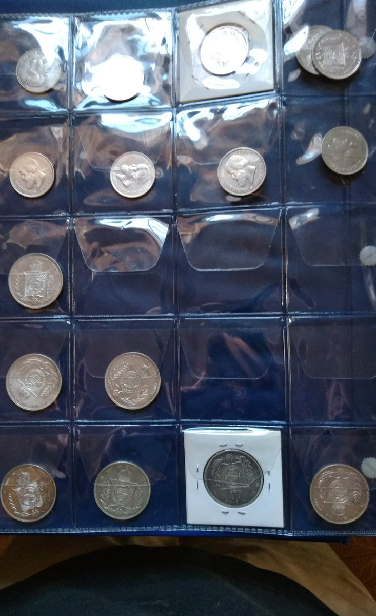 felipeafc1's tweet photo. Pequena parte da coleção numismática, parte principal da coleção formada por moedas do período imperial, com foco no segundo império. #monarquia #ImperiodoBrasil #segundoreinado #DompedroII https://t.co/3iKF1nc57M
