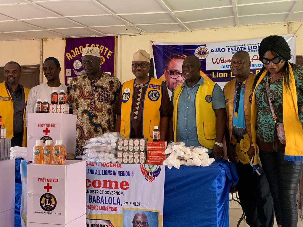ajaolions's tweet photo. Donation of First Aid Kits to Five different Primary Schools in Oshodi/Isolo Local Government.
#LionsClub #WeServe @lionsclubs @lionsclubs404b1 @lions404a2 @HaverhillLions @peellionsclub @ConwayNoonLions https://t.co/RTOpdMeJbV