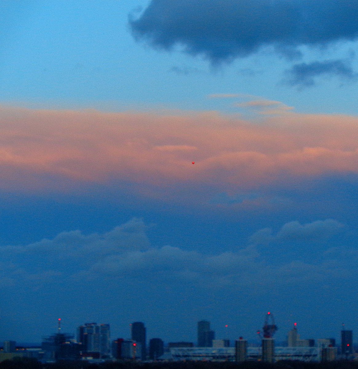 UnbesetztSynth's tweet photo. Interesting blues auf a Mōnandæg #eastLondon Herr Blau❍ #SlowUndulations
@reedandcaroline @drunkenpoet92 @VeryRecords :: 🌗! https://t.co/qTBwPTuBC4