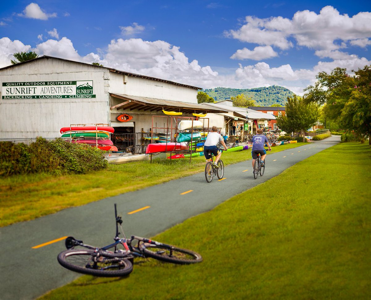 Greenville_SC's tweet photo. #yeahTHATgreenville makes a great last-minute spring break trip idea. Don't believe us? Just ask @Southern_Living: https://t.co/AkBfptU4cg https://t.co/epYuiE86gZ