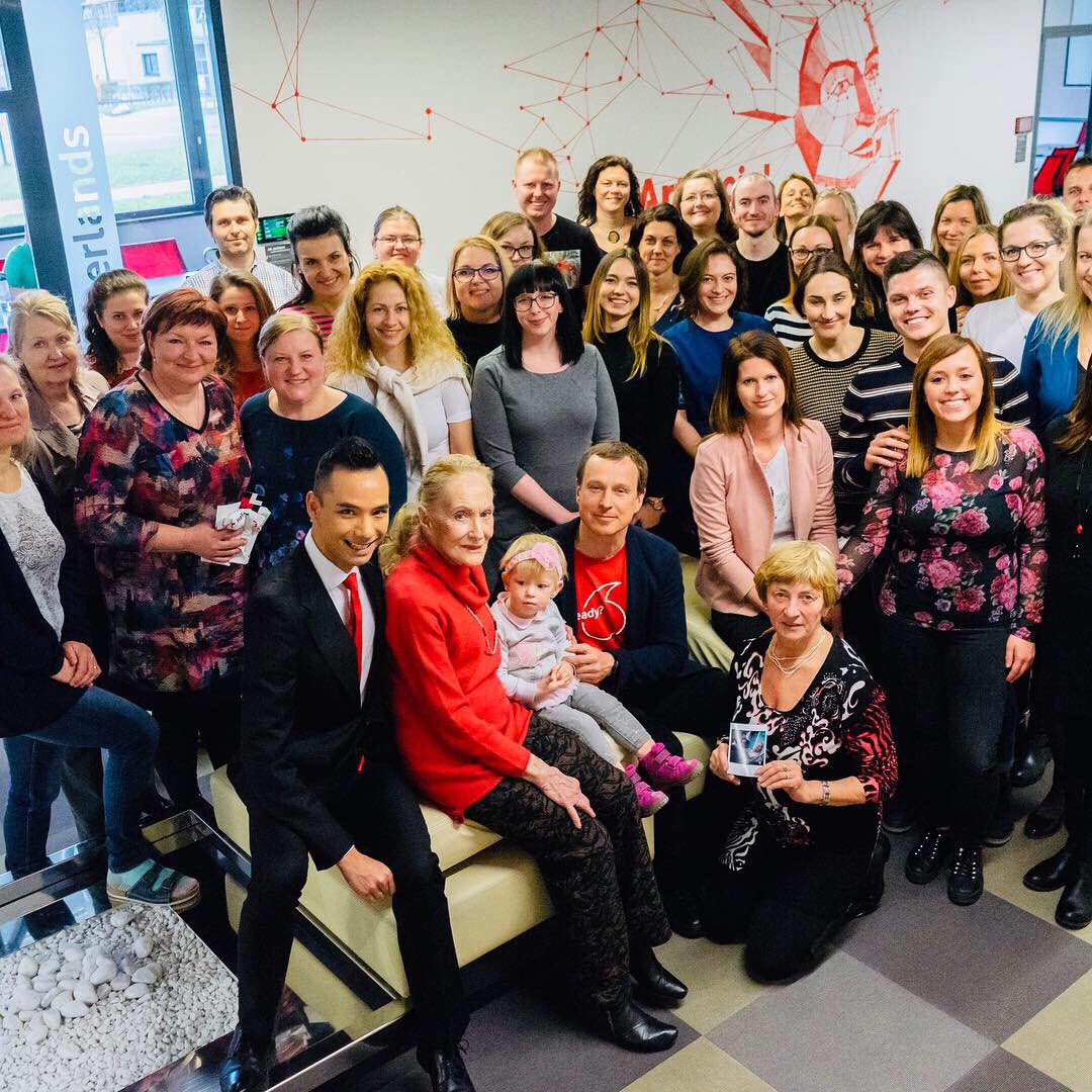 karasnikov2's tweet photo. Úžasné chvíle! Interview se Soňou Červenou nedělám každý den. Opět neopakovatelný zážitek! 🙌🏻🌟🔝🙏🏻❤️💯 #womanweek #vodafone #sonacervena https://t.co/vd8tzSnapz