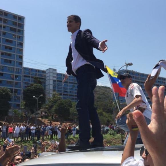 FreddyGuevaraC's tweet photo. Póngale título a esta imagen https://t.co/zXvFaGxwgT