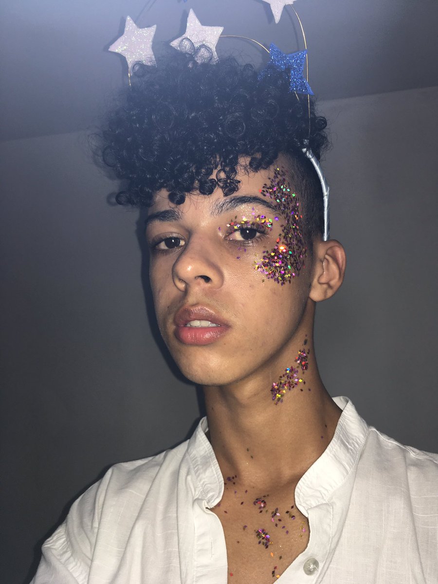 nattantt's tweet photo. decidi me divertir uaaaaai #RecBeat2019 #pabllovittar https://t.co/J8lblUvvX0