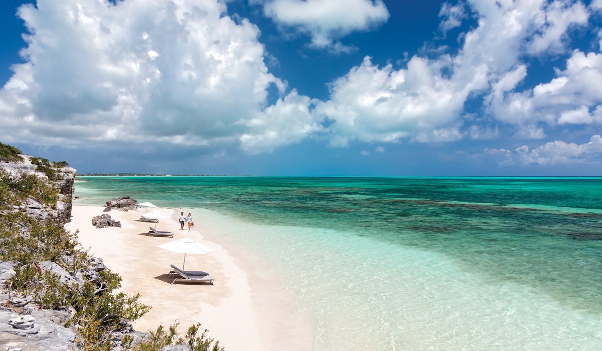 Are you looking for a unique and distinctly private beach experience? Rock House boasts a 350 ft long stretch of white powder sand at the base of our rugged 25 ft. limestone cliff. Want to learn more? Click here: bit.ly/2oK2cQO
#caribbean #rockhouse #beach #oceanview