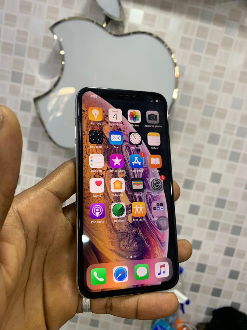 MetroGoumin's tweet photo. Iphone X en vente https://t.co/VY7gATFmx0