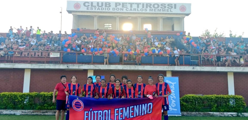 EncarnacinFeme1's tweet photo. Copa Kuña Verano Enc. 2019
Campeón = #Pettirossi (Trofeo y 1 millón)
Vice Campeón = #1deMarzo (trofeo y 500 mil)
3cer Puesto = #22deSetiembre (300 mil gs)
4to Puesto = #AthleticFBC 
Mejor Jugadora del Campeonato:
*Laura Florentin  (Pettirossi ) https://t.co/4po48GG2j7