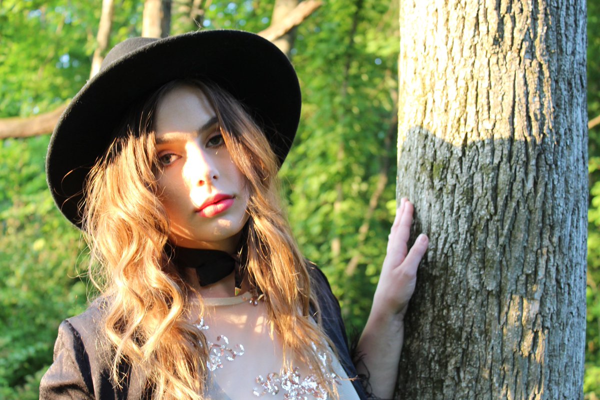 IHeartGirlie's tweet photo. Do you suppose she is a wildflower?”
🎶🌻🎶🌻
Model :: Liv Kennedy
Photographer/Stylist :: @IHeartGirlie
Editorial :: #newfacemagazine
Beauty :: @Sephora
https://t.co/uGwIuNKyDI
#fashion #photographer #stylist #singer #songwriter #music #livkennedy #fashionlife #lovemyjob https://t.co/5X4Wx8muro