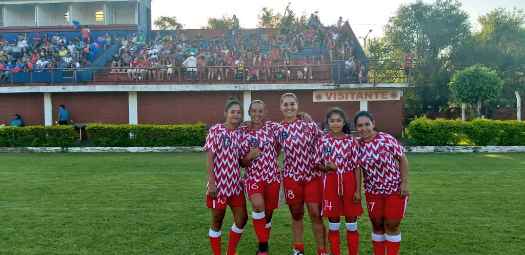 EncarnacinFeme1's tweet photo. Copa Kuña Verano Enc. 2019
Goleadoras:
 *Yenifer  Cantoni    7 goles (22 de Set. )
*Rossana Bareiro      7 goles  ( Petti )
Mejor Arquera y valla menos vencida: 
*Romina Chilupa  (22 de Setiembre)
Mejor equipo Fair Play (juego limpio)
*Club Los Labriegos https://t.co/aM1SMNGPu1