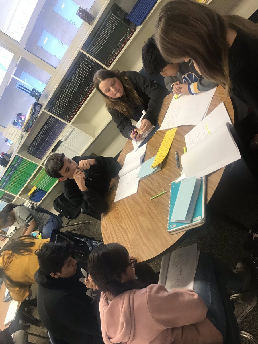 luna_dorine's tweet photo. Reciprocal Teaching with 7th &amp; 8th grade. 🙌🏼Reading Intervention and Enrichment 🙌🏼 Students are leaders in their learning. It’s empowering! #communication #collaboration #creativity #criticalthinking #civicmindedness #4cs #realliteracy #willowglenvisalia https://t.co/4YmHunhkJk