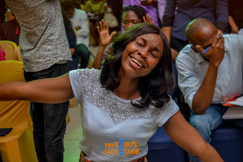 TKHERITAGE's tweet photo. Music ministers boot camp with @nathanielblow. What an amazing experience.
#NathanielBassey
#TheKingsHeritage
#BootCamp
#MakingYourLifeOutstanding https://t.co/RIg8zJFohL