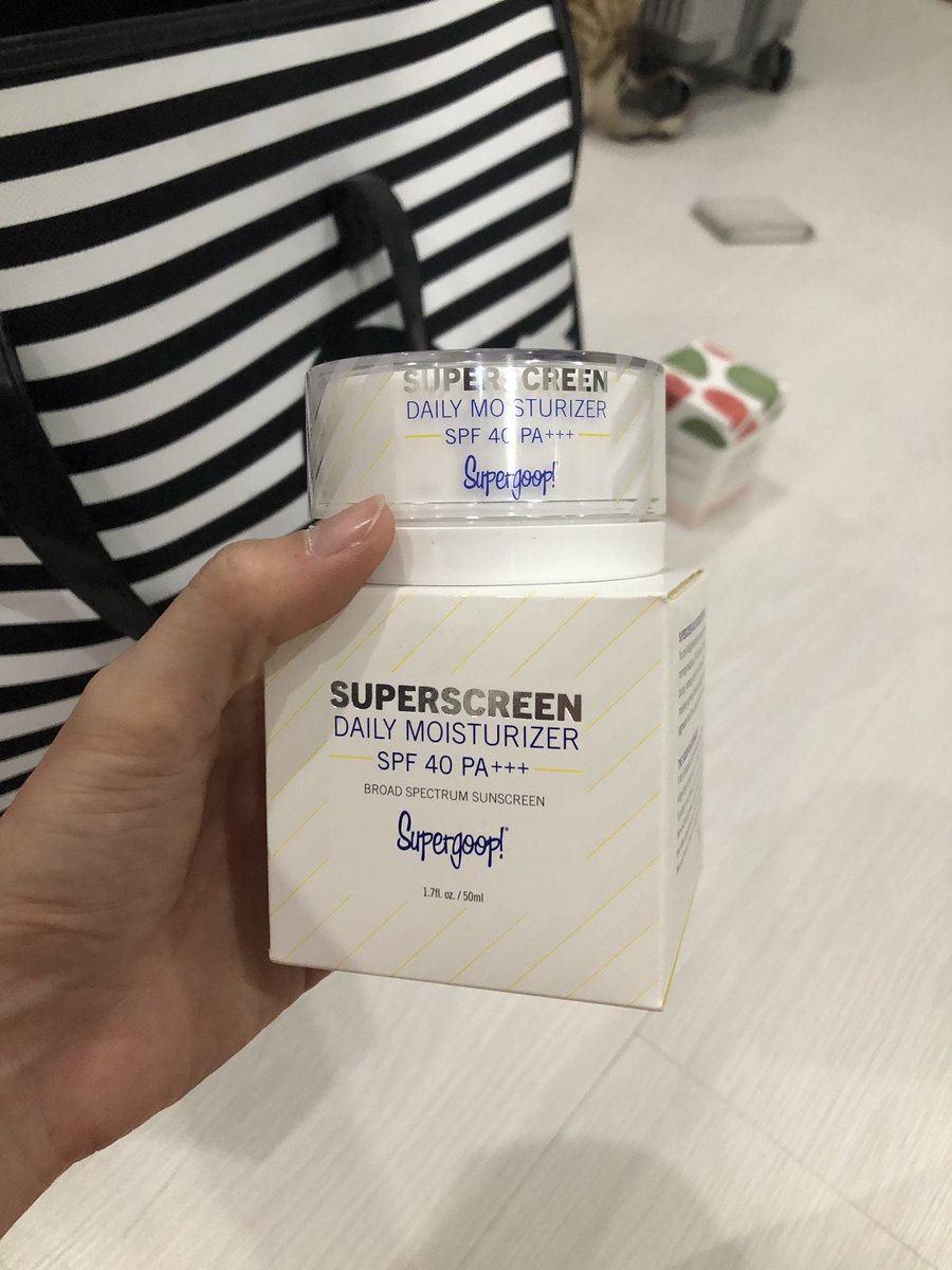 joyjeeloveberry's tweet photo. กันแดดแบบกระปุกครีม คือรวมตัวทั้งครีมและกันแดดไปในตัว ทาสิ่งเดียวคือจบปิ๊ง ค่ากันแดดสูง 40PA+++ จาก Supergoop! ทานิดเดียวคือได้ทั้งหน้าจริงๆ จอยแอบรู่สึกว่ามันฉ่ำไปนิด ทาแล้วแอบมัน ใช้ในห้องแอร์ได้ ไม่ติด แต่ถ้าทาไปออกกิจกรรมกลางแดดคงเยิ้มอยู่เด้อ
#sephorathspring19 #mysephorath https://t.co/2lz8ytoBeE