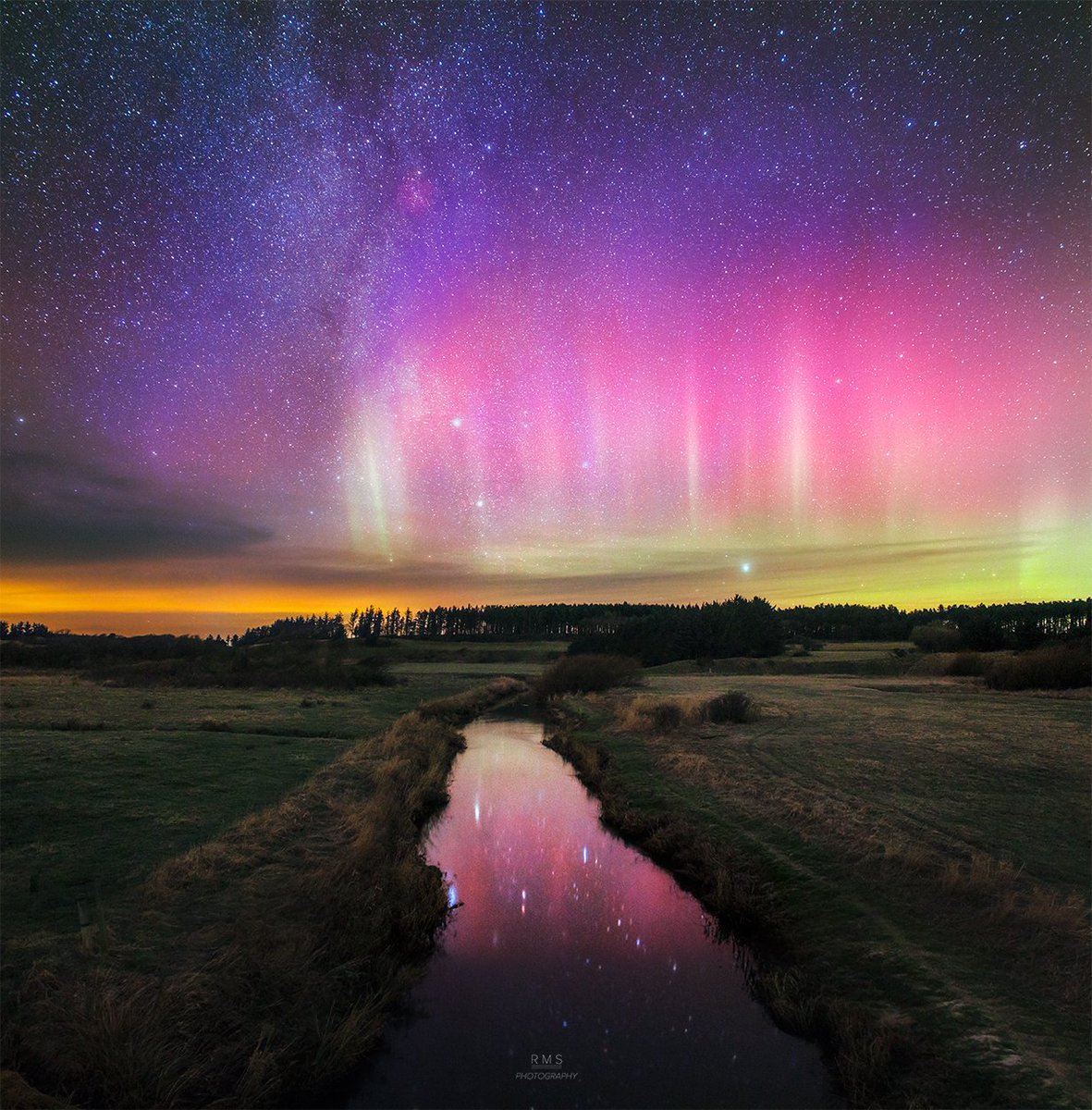 MeteoBarrufet's tweet photo. Maquíssima i acolorida aurora boreal #AuroraBorealis captada el 28 de febrer a #Tornby #Hjørring #Denmark. Foto: Ruslan Merzlyakov. #NorthernLights https://t.co/07jTl6qNRQ