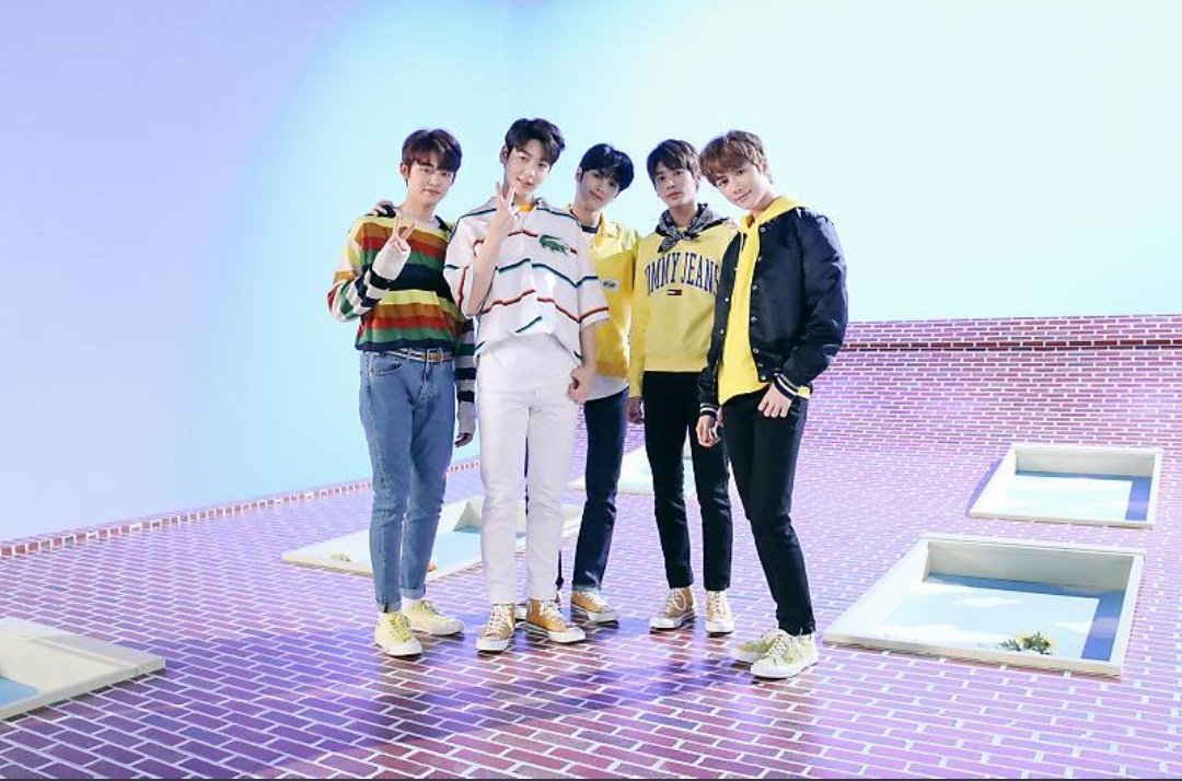 TXT_boyzz's tweet photo. Just super cute!!! https://t.co/tH5C5X3wXB