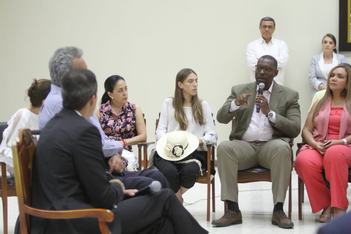 cobo_soc's tweet photo. Pensé que aún quedada dignidad en los "otrora" chinos... Hurtado reuniéndose con Guaidó?

Lo que el viento se llevó https://t.co/RItengBMvH