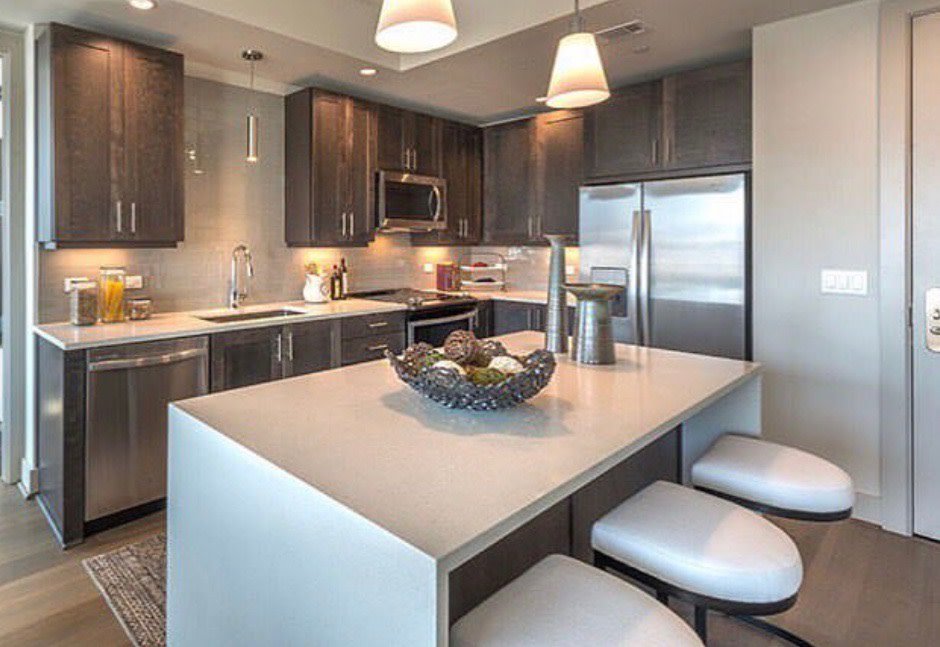 Pull up a chair! The Katy has the perfect floorplans for entertaining friends.

#TheKatyDallas #Dallas 
thekatydallas.com