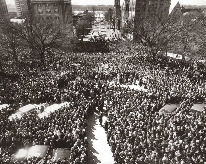 PSEA's tweet photo. Arguably one of the most important moments in PSEA history happened 51 years ago #OnThisDay. The rally, called “March Forth,’’ and the continued pressure afterward led to Act 195 in 1970, legislation that would give teachers collective bargaining rights.
https://t.co/UT60eBwh8C https://t.co/BfZVynLz6J