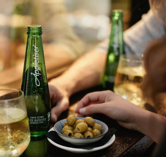 SantiagoCalvoS1's tweet photo. 10 variedades de manzana y unas finas burbujas. #TuMomentoAppletiser @Appletiser_es https://t.co/OOB0sRZzZX