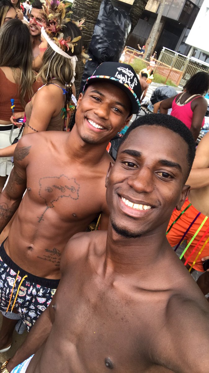 ptklourenco's tweet photo. Só pra dizer que não fui em um “bloco” 😌🎉😂 #ativei https://t.co/faFNyJdc6G