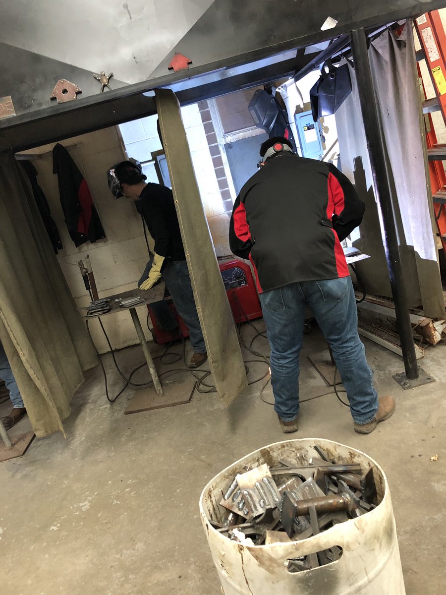 steskildsen's tweet photo. It may be cold outside, but in the welding shop itβs heating up! #learningatrade #STEMinAg #futurecareer https://t.co/o2GJieodXe
