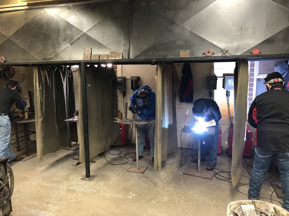 steskildsen's tweet photo. It may be cold outside, but in the welding shop itβs heating up! #learningatrade #STEMinAg #futurecareer https://t.co/o2GJieodXe