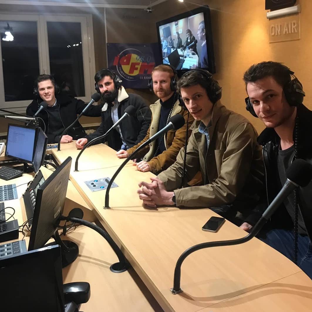 Hey lads! On était ravis de nous rendre ce matin à IDFM Radio Enghien pour une Interview sans détours ! L'occasion de partager quelques anecdotes autour de la création du groupe, de son actualité et bien sûr de l'avenir 👌En attendant le podcast.. 📸 <a href="/IDFM98FM/">IDFM Radio</a>