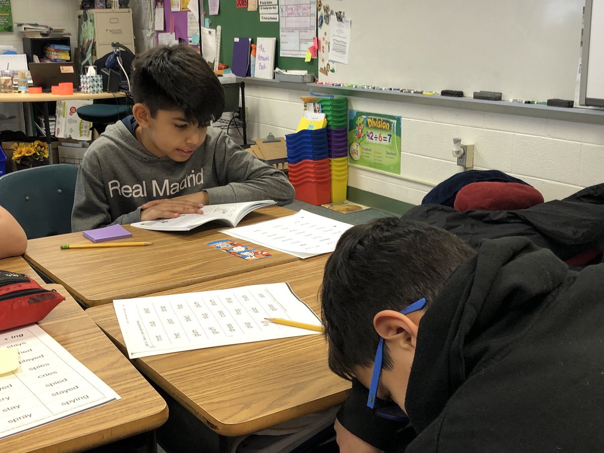 KingsGlenES's tweet photo. So hard to hear with all this silent reading...#KGReads daily! https://t.co/b77L0PlwEH