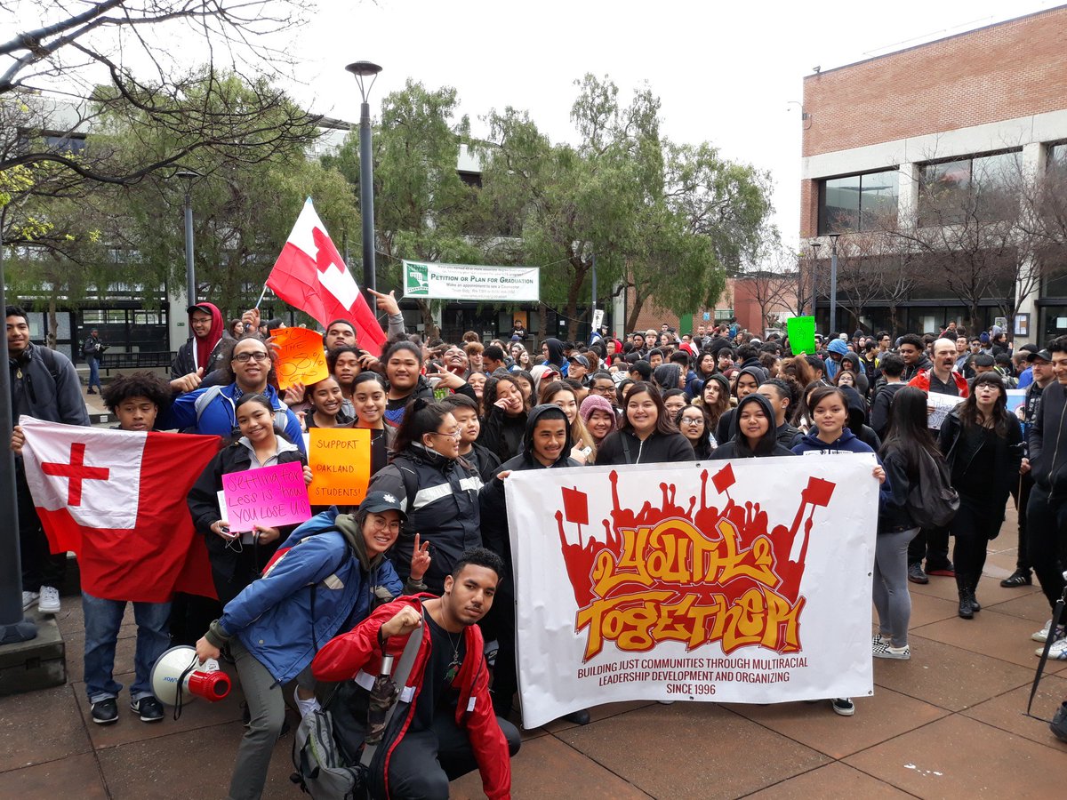 IYSSE_US's tweet image. The Oakland Education Association betrayed teachers with a sellout contract that a majority of teachers didn't support. 

Fight back and organize outside of the union! 
Students join in!

bit.ly/2HcTi7c 

#oaklandteacherstrike #OAKedu #OUSDstrike #ISupportOaklandTeachers