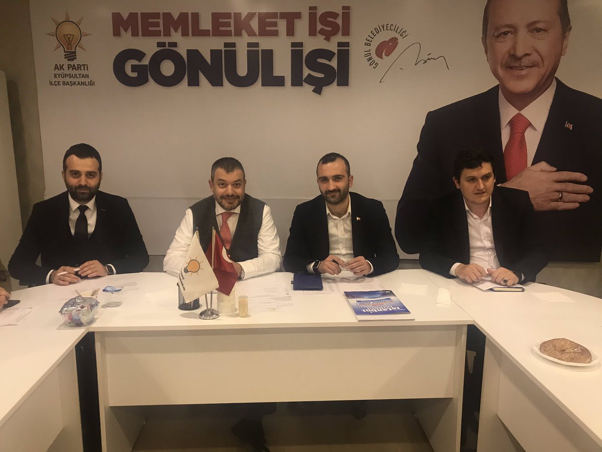 eyupakgenclik's tweet photo. Haftalık olağan Mahalle Başkanları Toplantımızı İlçe Başkanımız @cihatbiradli başkanlığında, Ana Kademe Teşkilat Başkanımız Yahya Sünnetci’nin katılımları ile gerçekleştirdik. @akgencistanbul https://t.co/N1xmmE2U6F