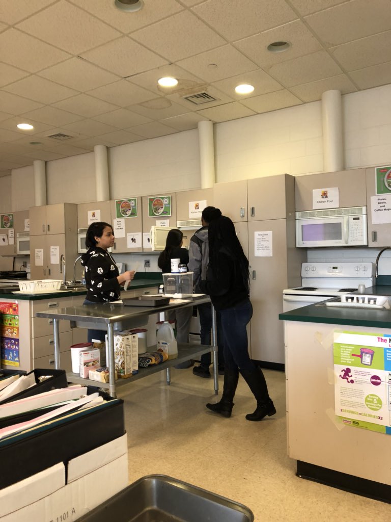 Imallaboutthef1's tweet photo. Introduction to Yeast Breads Foods I, predictions vs reality activity! #SayYestoFCS #FoodsI #echhsfcscte @NCFCSEd @CTEforNC @KBreweur  When Foods I Classes turns in a organic chemistry lesson! #steam https://t.co/Y47mOeIbrG