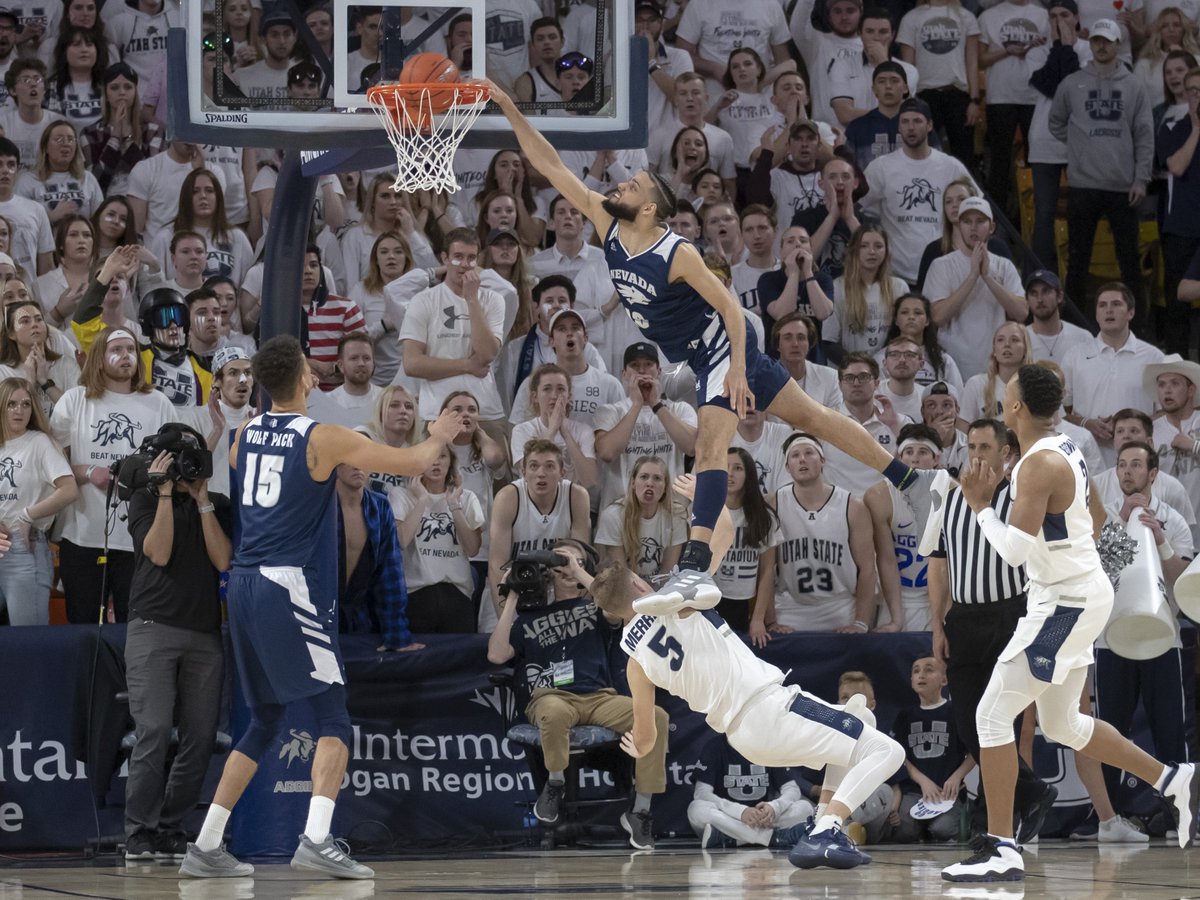 mid_madness's tweet photo. "Offensive foul" 

(photos: Rob Gray-USA TODAY Sports) https://t.co/pTEmuFqkVv