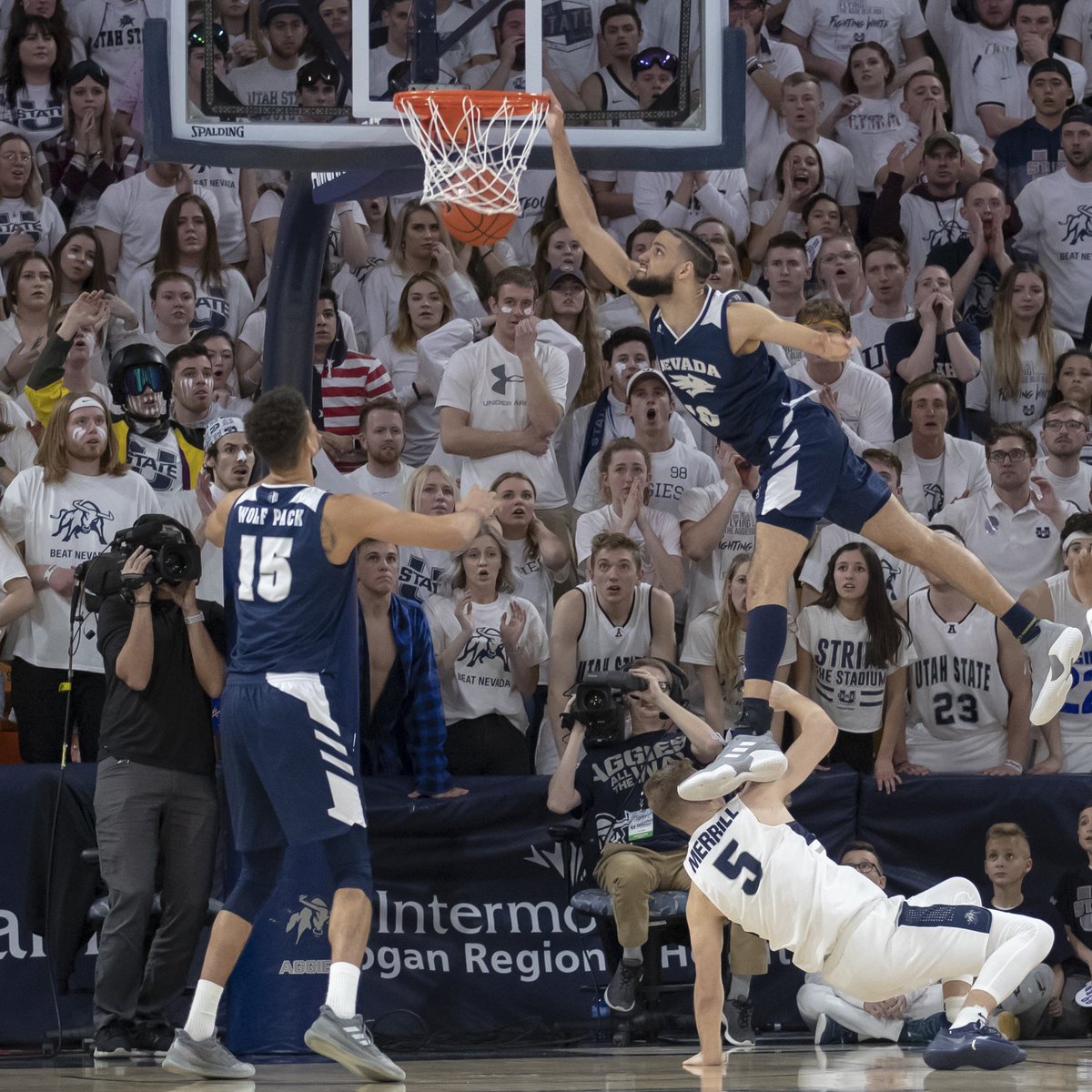 mid_madness's tweet photo. "Offensive foul" 

(photos: Rob Gray-USA TODAY Sports) https://t.co/pTEmuFqkVv