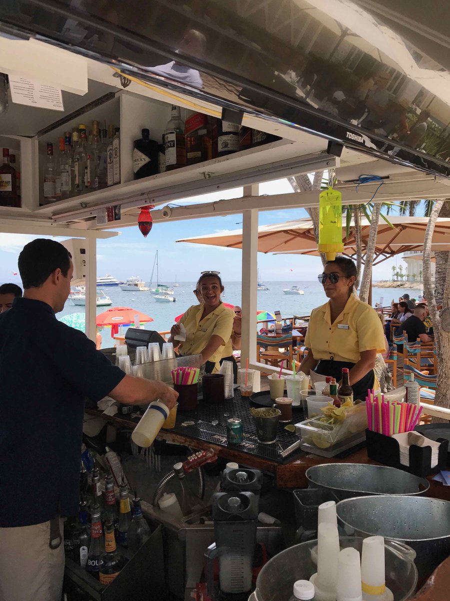 bar_starz's tweet photo. Building Better Bartenders! We don't just teach @bartenders how to make drinks, we develop high level skill to engage, interact and build bar business long term. #BartenderTraining #Cocktails #Bars https://t.co/H9Z0J79Ms0