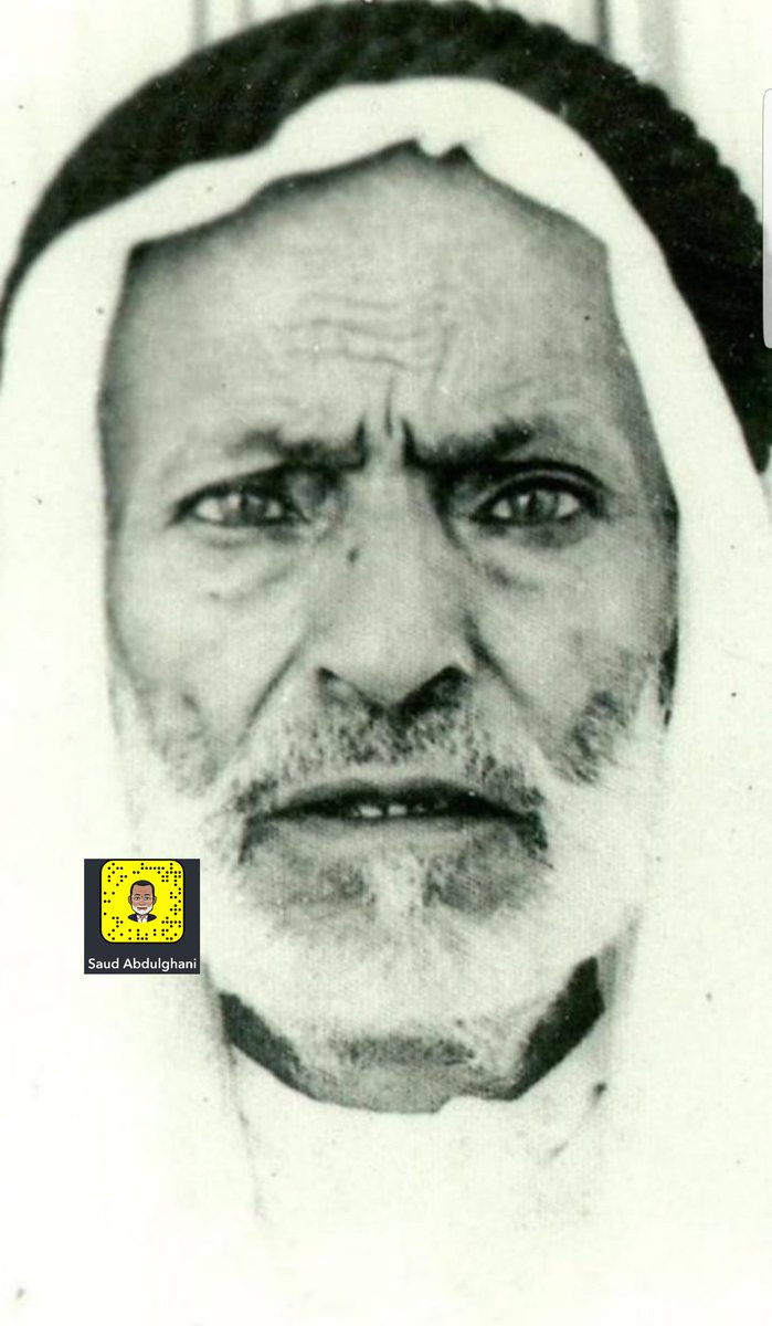 saud_abdulghani's tweet photo. الريس عبدالملك بن ابراهيم غلام رحمه الله.. ولد ونشأ بالمدينة.. كان مؤذنا بالمسجد النبوي الشريف.. ثم أصبح عمدة لحوش المحمودية والجديدة والتاجوري.. توفي بالمدينة ودفن بها (المصدر أ.سامي بن حمزة غلام وأ.أيمن بن عمر غلام حفظهما الله. https://t.co/evx5ri4hY0