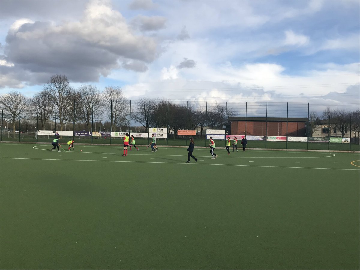 ac_kes's tweet photo. Great Inter House Hockey 🏑 competition tonight @Pelicanshockey Great to see so many pupils playing hockey and enjoying the great club facilities #ClubLink #HouseEvent #Fun #Opportunities @EmatSecondary @kesacademy @EnglandHockey https://t.co/KajECBgMeB