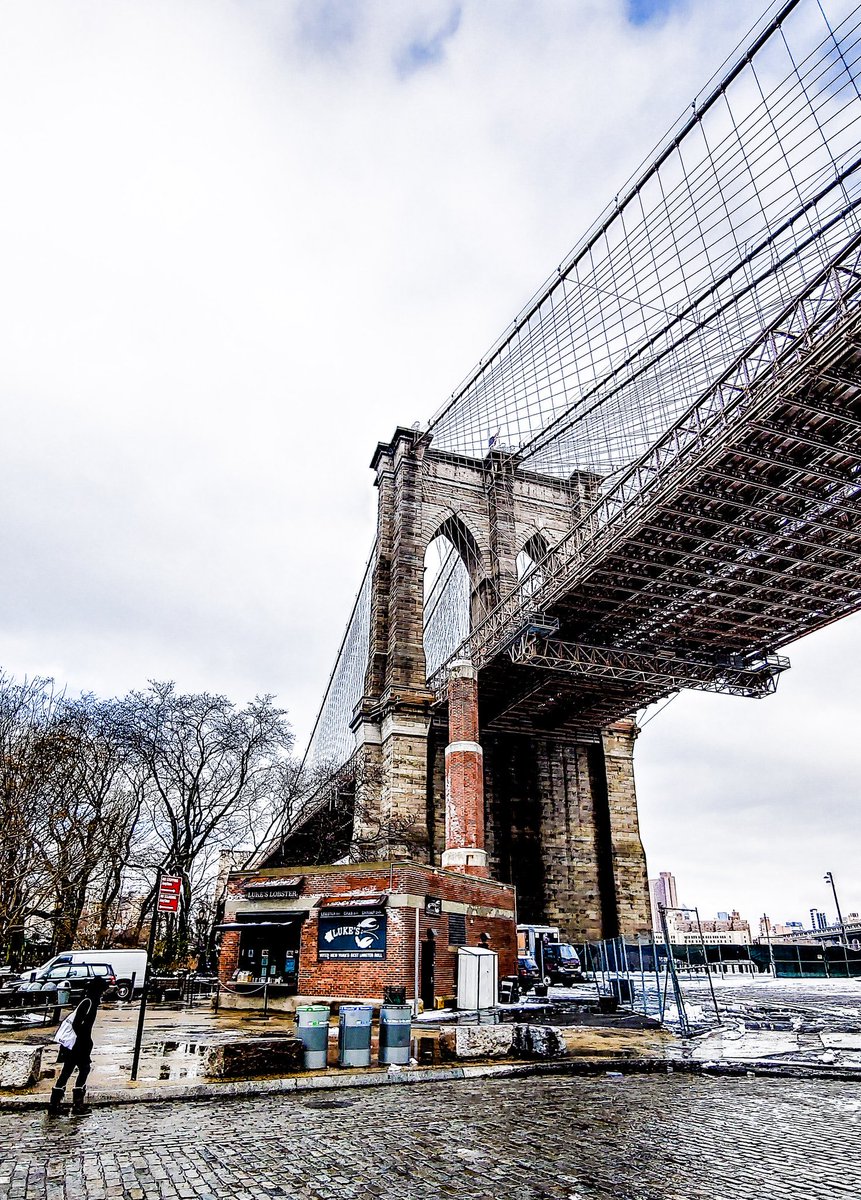 traveldinks's tweet photo. Squeezing in DUMBO before we fly home!! #Manhattanbridge #BrooklynBridge #birthdaytrip https://t.co/e9Uig5LTht