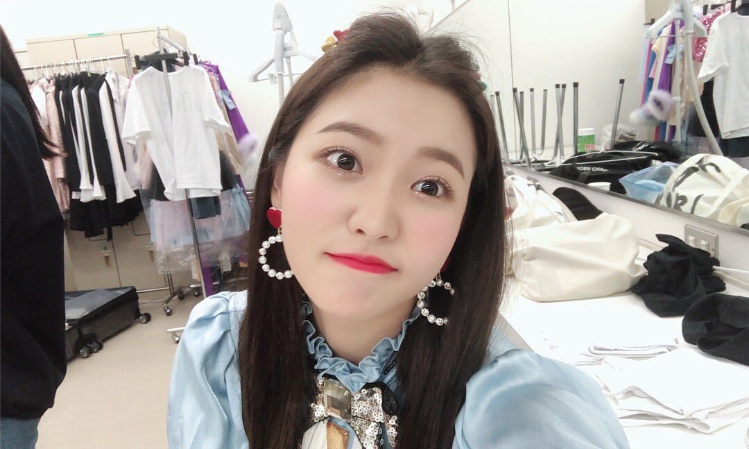 aqourious's tweet photo. @cuteyeripics @RVsmtown i love her because she's so beautiful, talented and humble, she always shows how much she loves us and she is my biggest motivation. 
basically she's my angel 💜

#TimeToLoveYeri #HappyYeriDay #YERI #RedVelvet #KimYerim #레드벨벳 #예리 #김예림 @RVsmtown https://t.co/fKwUjD2yv5 https://t.co/x0C6cmSOPr