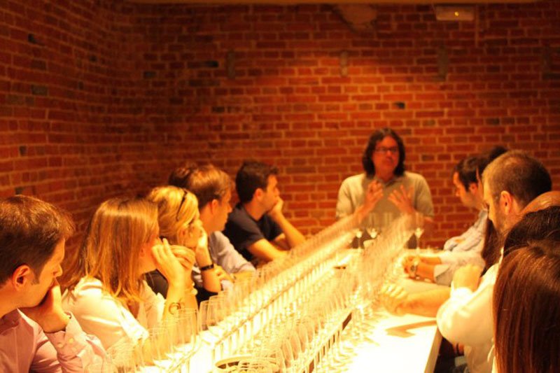 VinoyCo's tweet photo. Pásale la voz a tu mejor amigo y apuntaros al Curso Inicial de Catas de este viernes 8 de Marzo. Os la vais a pasar pipa #cursoinicial #cata #CataMadrid #cursocata https://t.co/frpn9rH7Fh https://t.co/GgUe2TW2jg