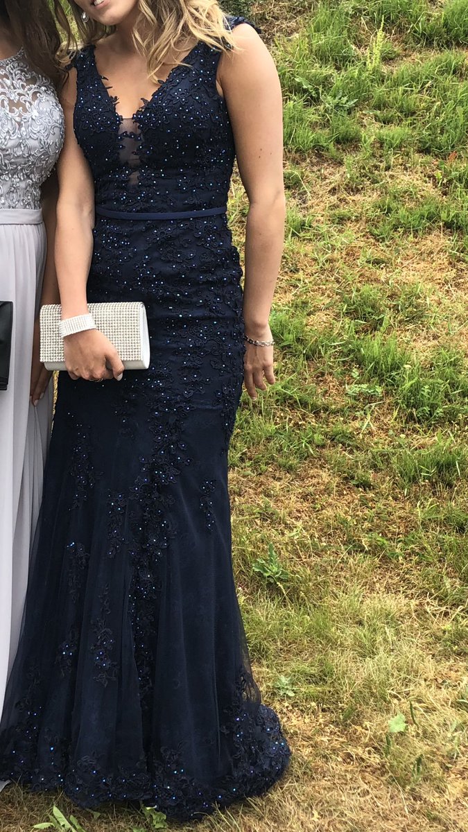 aliciazalle's tweet photo. Säljer min balklänning!!!💃🏼 hör av er i dm vid intresse, retweeta gärna💫😽🙌🏼 https://t.co/H4DzVOnGum