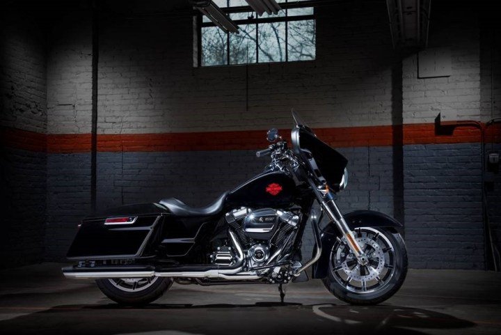 canadamotoguide's tweet photo. Harley-Davidson announces Electra Glide Standard - https://t.co/uT162376D3 - #2019NewModel #2019NewModels #ElectraGlideStandard #HarleyDavidson https://t.co/HZYVFwQ6zQ