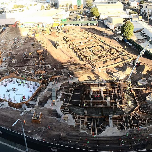 urbanoahu's tweet photo. Progress...First big cement pour at Aalii, Ward Village’s 750-unit condo coming up next to Aeo. 60 cement trucks lined up back-to-back-to-back. https://t.co/sxsK9nrf6v
