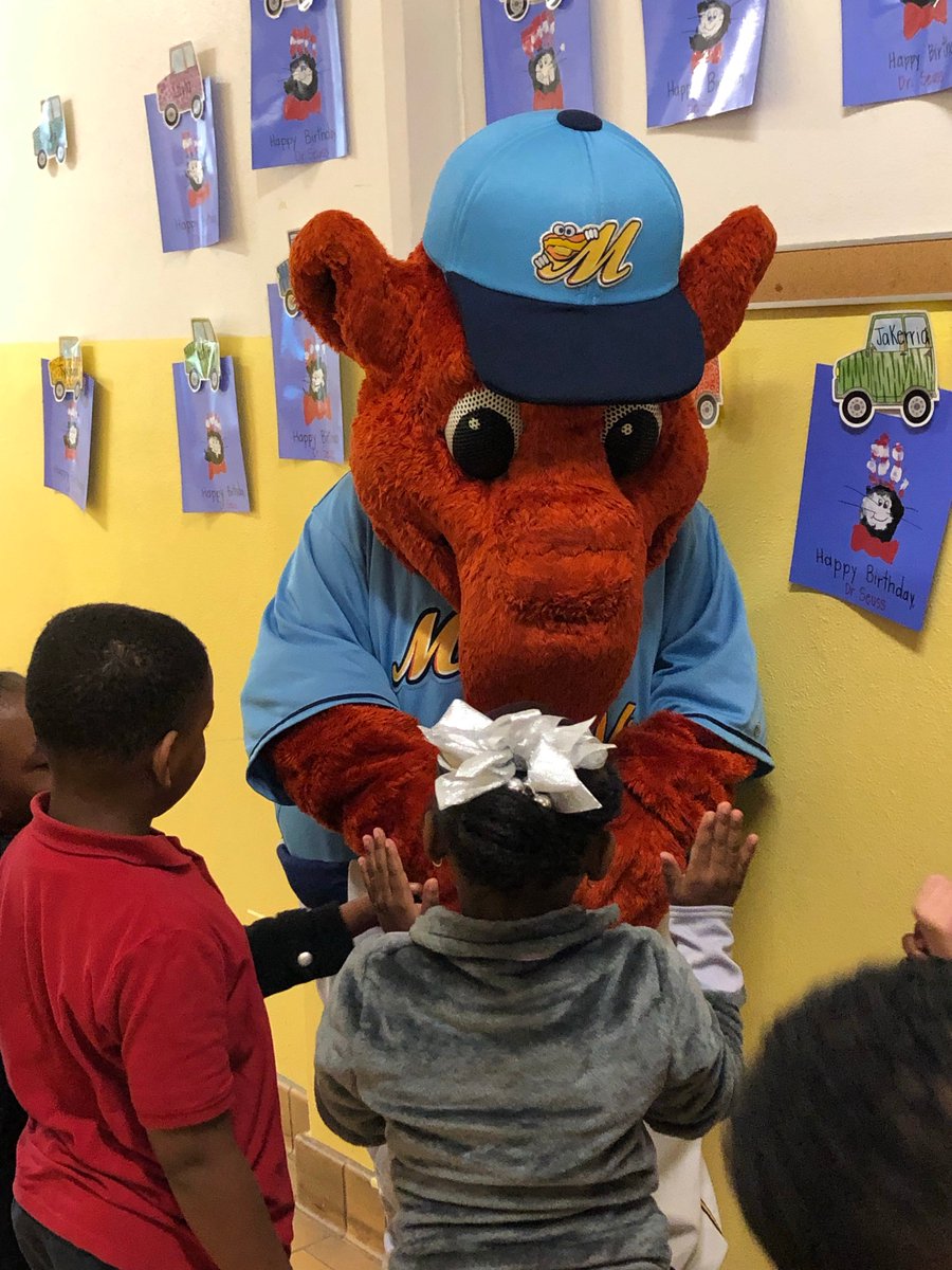 When "Big Mo" comes to read to your class, it's a really BIG DEAL!! Just ask the students in Ms. Binford's Kindergarten class. <a href="/FlowersElem/">Flowers Elementary</a> <a href="/DegaSuper/">SuperDega</a> <a href="/MPSAL/">Montgomery Public Schools</a> #GoBiscuits #movingforward