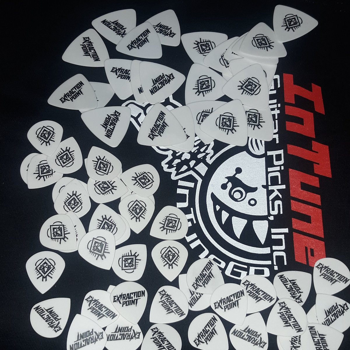 Ex_P_Official's tweet image. Look whut just arrived thanks to our friends @InTuneGP
If you need custom made picks hit them up.