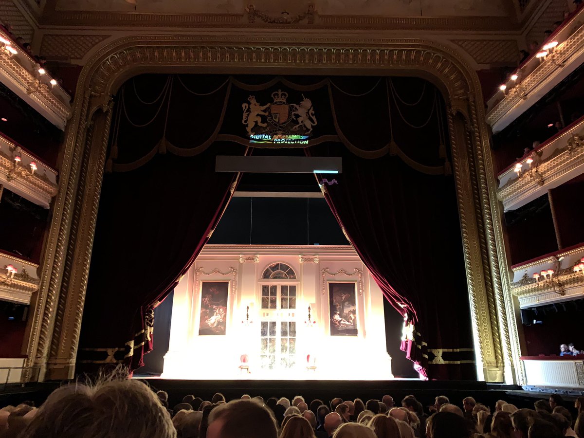 Currently total blackout at <a href="/RoyalOperaHouse/">Marge Inalia</a> due to a power outage. Hopefully normal #ROHCosi will resume as soon as possible.