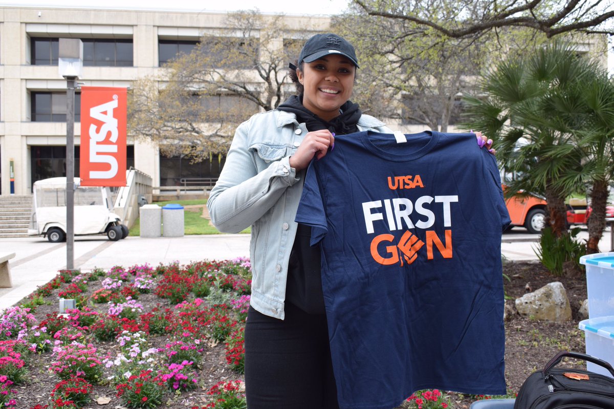 StudentsAtUTSA's tweet image. First-Gen Fest begins today with a celebration out at the Central Plaza! 🎉 #FirstGenUTSA #utsa #utsastudents