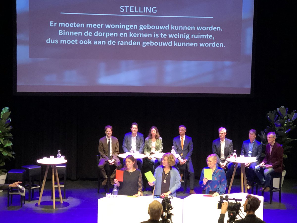 Lijsttrekker <a href="/CDAZH/">CDA Zuid-Holland</a> @abomlemstra pleit voor woningbouw langs de randen van de kernen. Maar alleen voor de eigen lokale behoefte en indien het binnen de kernen niet meer mogelijk is. #TeamCDA