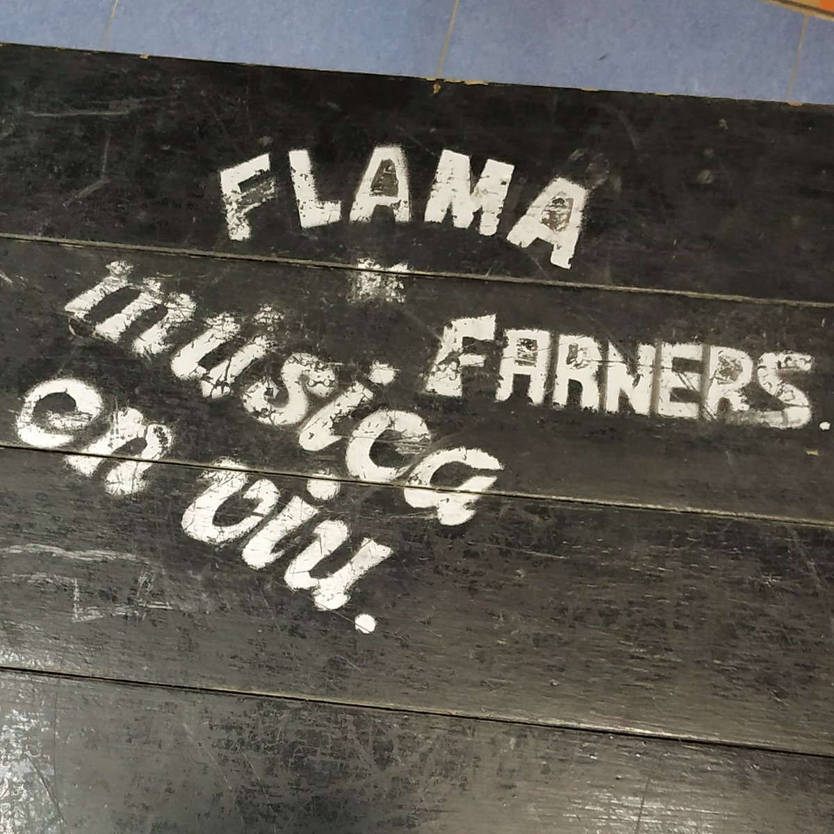 Demà al matí serem a Vidreres! 
A les 11:30 farem 4 sardanes al Casino del poble i seguidament, en acabar la rua, farem una petita cercavila fins la Plaça, on es repartirà el ranxo!
Tothom convidat! 
.
.
#laflamadefarners #vidreres #carnestoltes #ranxo #sardanes #tradicions