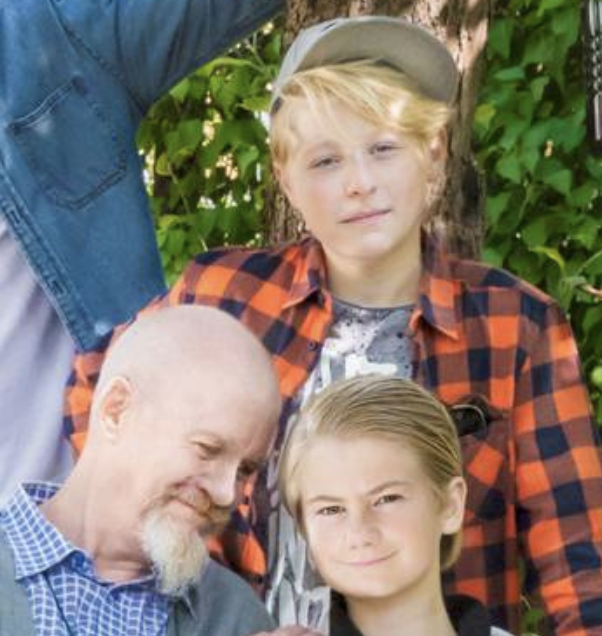 fakejullan's tweet photo. Vem har retuscherat ansiktena här https://t.co/Wag1lUxXg4