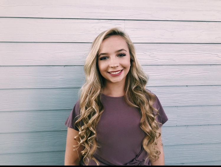 MandarinMiss's tweet photo. Hey y’all! I’m contestant #5 Caroline Ferris! I’ll be taking over the twitter today and tomorrow! Stay tuned! 🤩 https://t.co/w6K3MiQXhf
