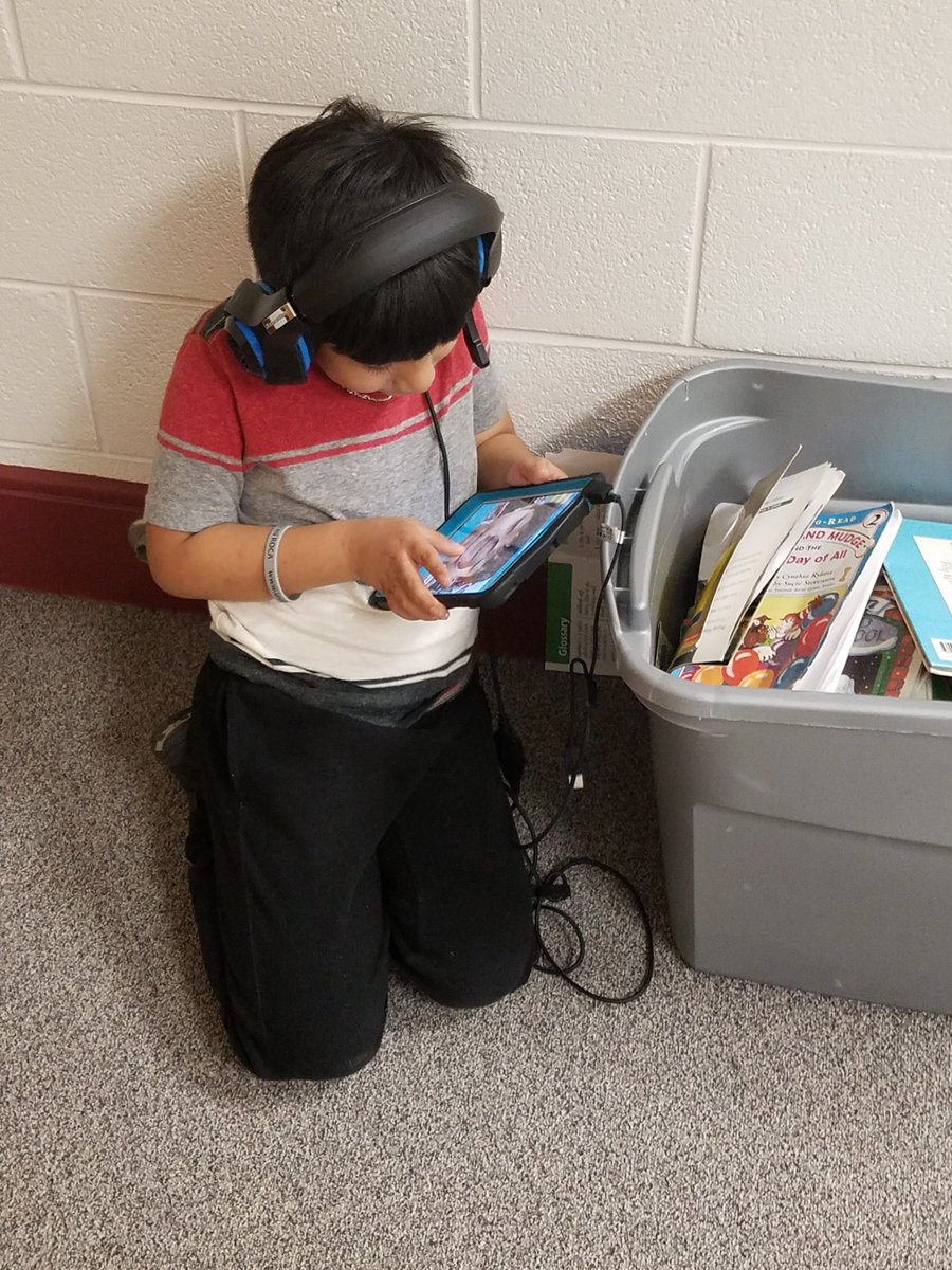Today we demystified momo with a short video! We used chatterpix to share what we learned about internet safety! youtu.be/0QE0YmjlqUQ  
<a href="/ChatterPixIt/">ChatterPix</a> #digitalcitizenship #onlinesafety #TechCreations
